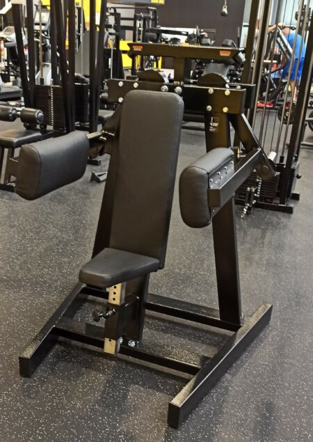 P4 Lateral-Shoulder-Raise-Machine