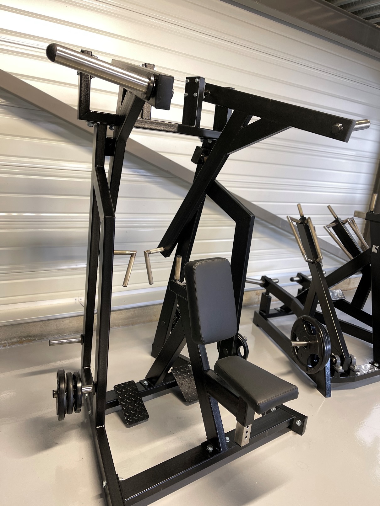 Lever Seated Low Row Machine gymequip.eu