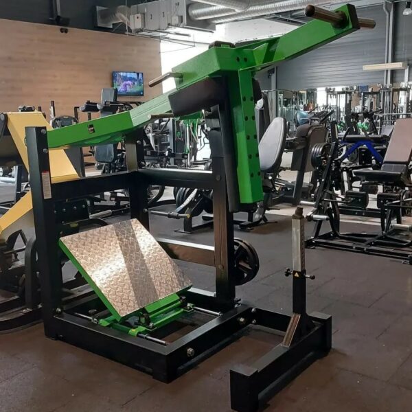 Pendulum Squat Machine with adjustable foot platform - gymequip.eu