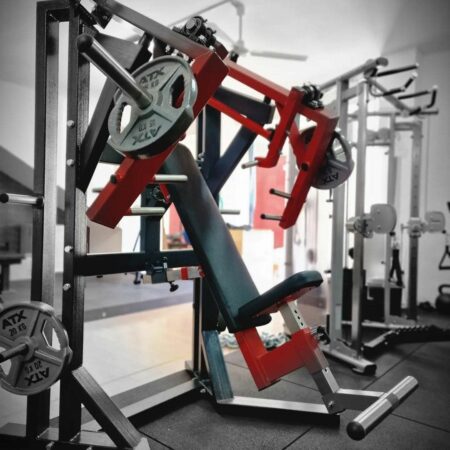 maquina-sitting-press-chest-shoulders