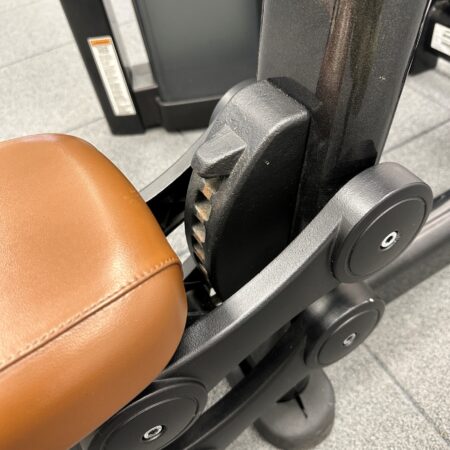 Life-Fitness-Insignia-Lateral-Raise