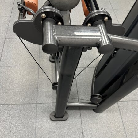 Life-Fitness-Insignia-Lateral-Raise