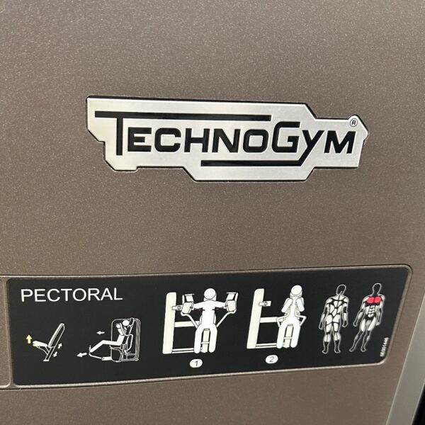 Technogym-Artis-Pectoral-1
