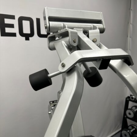 cybex-vr2-chest-press-convergent-arms