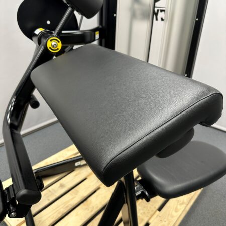 Cybex-VR3-Arm-Curl-black-1