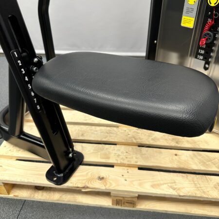 Cybex-VR3-Arm-Curl-black-1