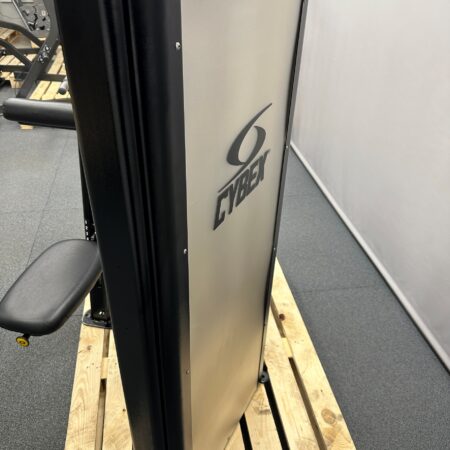 Cybex-VR3-Arm-Curl-black-1