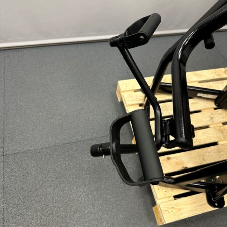 Cybex-VR3-Arm-Curl-black-1