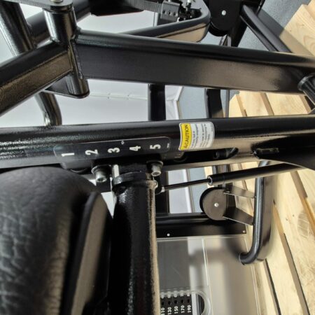 Cybex-VR3-Tricep-Press-1