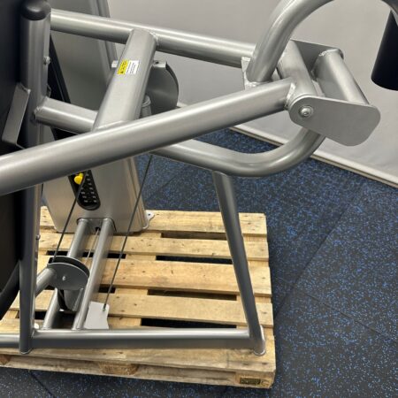 Cybex-VR1-Overhead-Press-1
