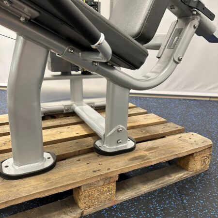 Star-Trac-Instinct-Leg-Extension-1