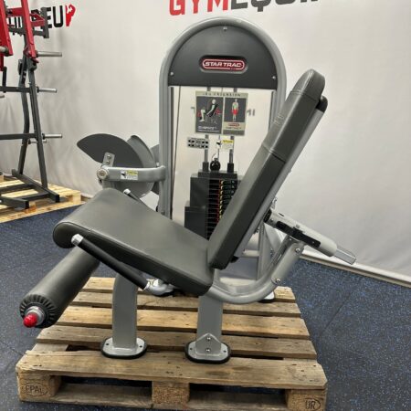 Star-Trac-Instinct-Leg-Extension-1