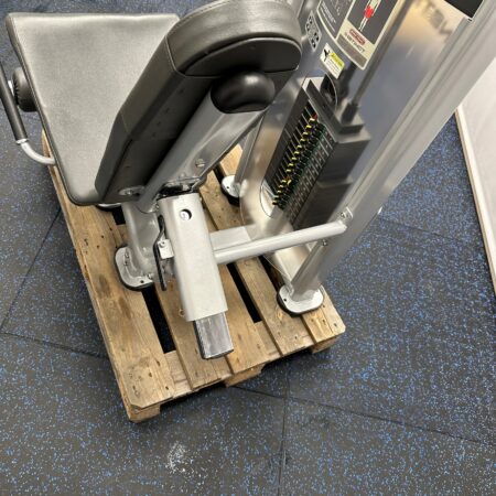 Star-Trac-Instinct-Leg-Extension-1