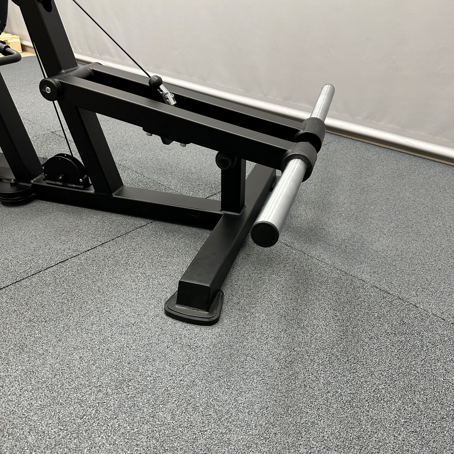 BruStyle-TC323-Abductor-Adductor-Machine-Plate-Loaded-8 BruStyle-TC323-Abductor-Adductor-Machine-Plate-Loaded-1